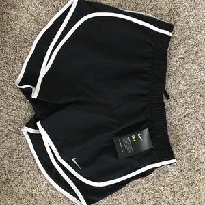 black nike tempo shorts L